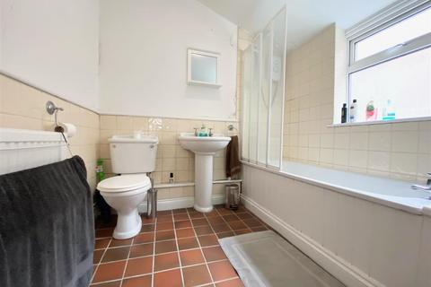 2 bedroom end of terrace house to rent, Clyde Road, Knowle, Bristol