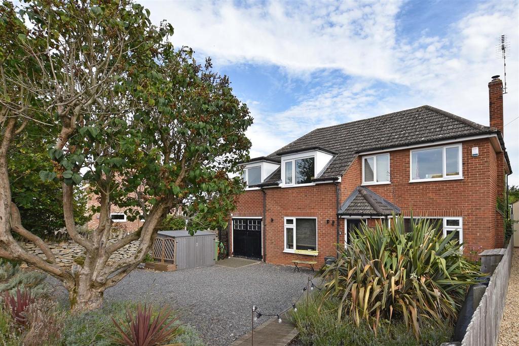 Queens Walk, Stamford 6 bed detached house £895,000