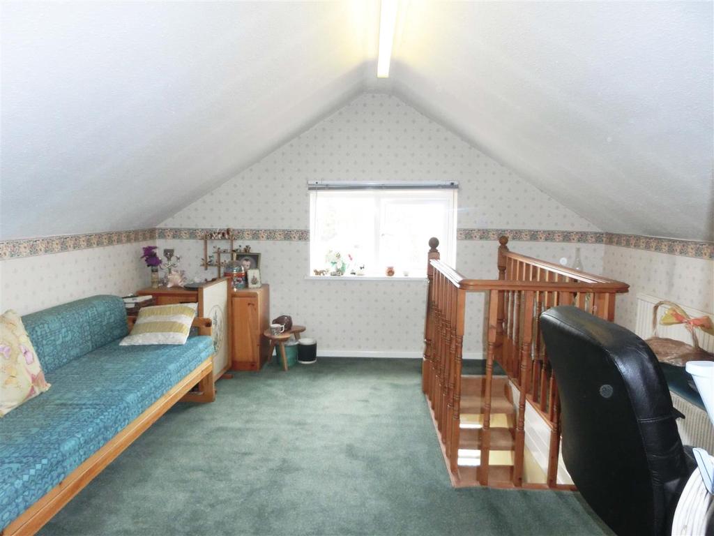 Chantry Close 18 loft room.jpg