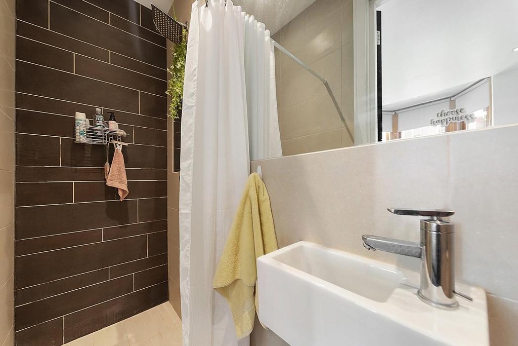 En-Suite Bathroom.jpg