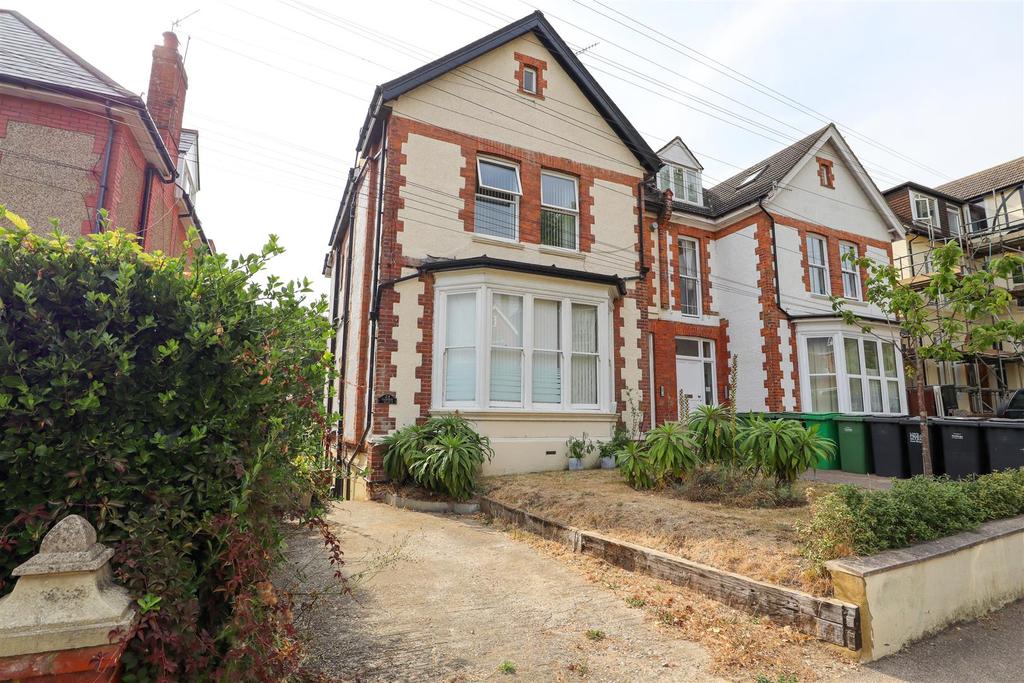 Chapel Park Road, St. LeonardsOnSea 1 bed flat £160,000