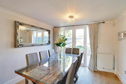 71 Paddock Mead, Harlow, CM18 7RS