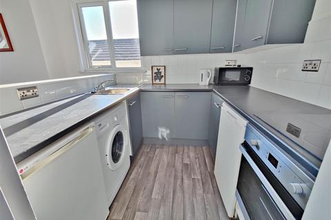 2 bedroom apartment to rent - First Avenue, Westcliff-On-Sea