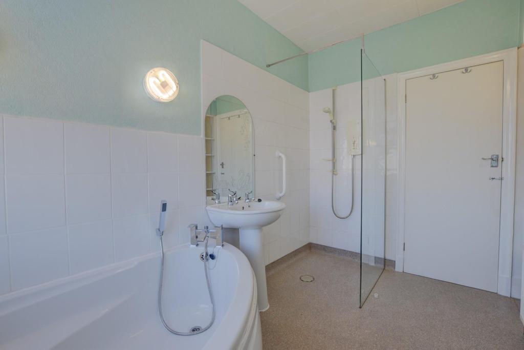 Bath 1.jpg