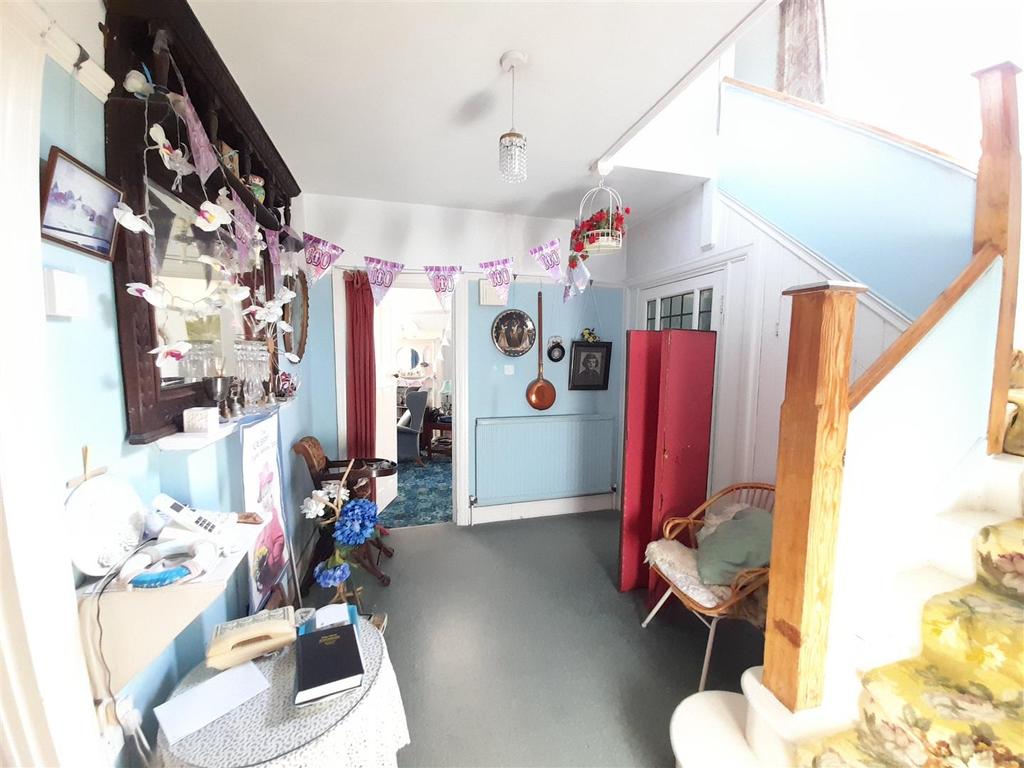 Inner hallway 1.jpg