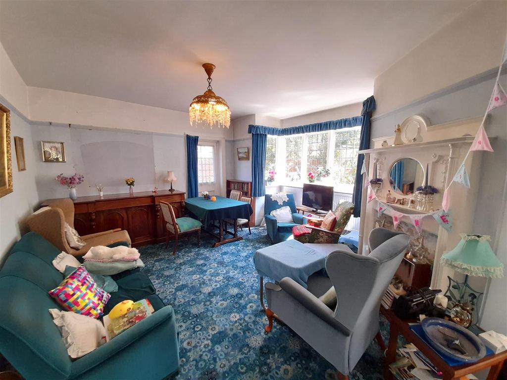Living room 4.jpg