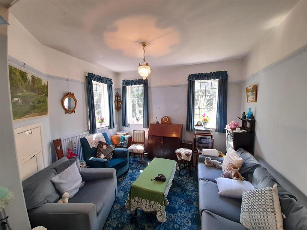 Living room 2.jpg