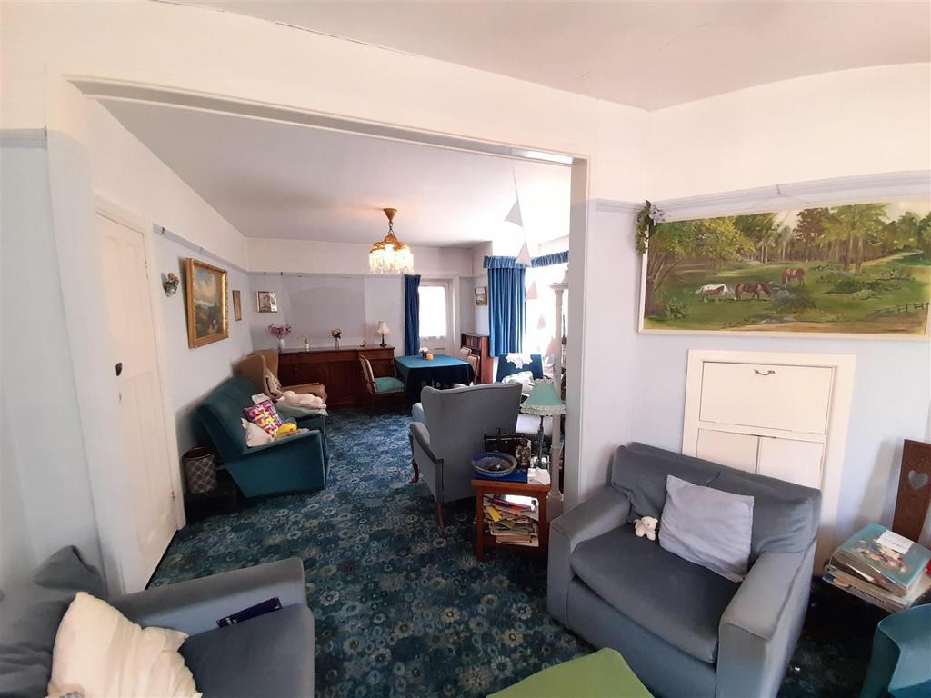 Living room 3.jpg