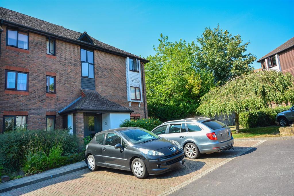Woodham Close, Battle 1 bed flat £170,000