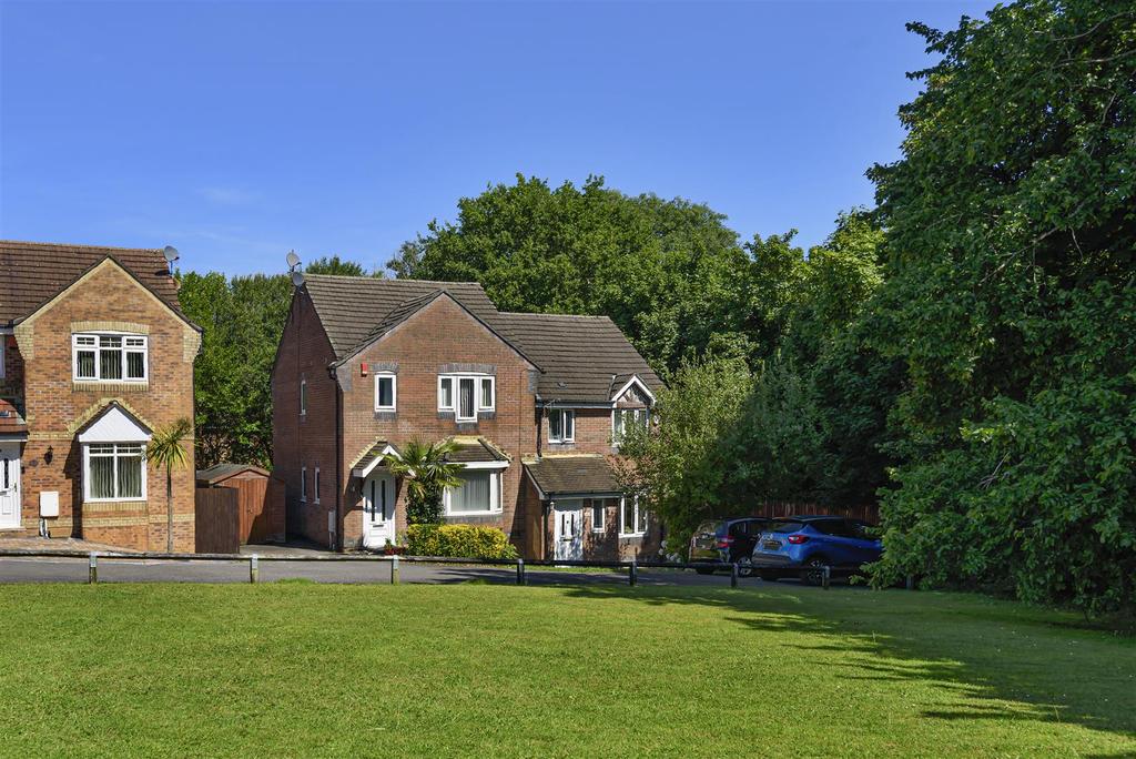 Elm Crescent, Penllergaer, Swansea 3 bed semidetached house for sale