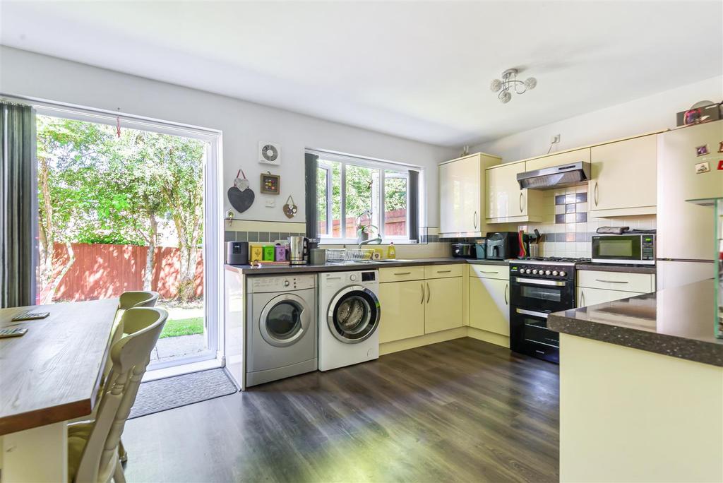 Elm Crescent, Penllergaer, Swansea 3 bed semidetached house £225,000