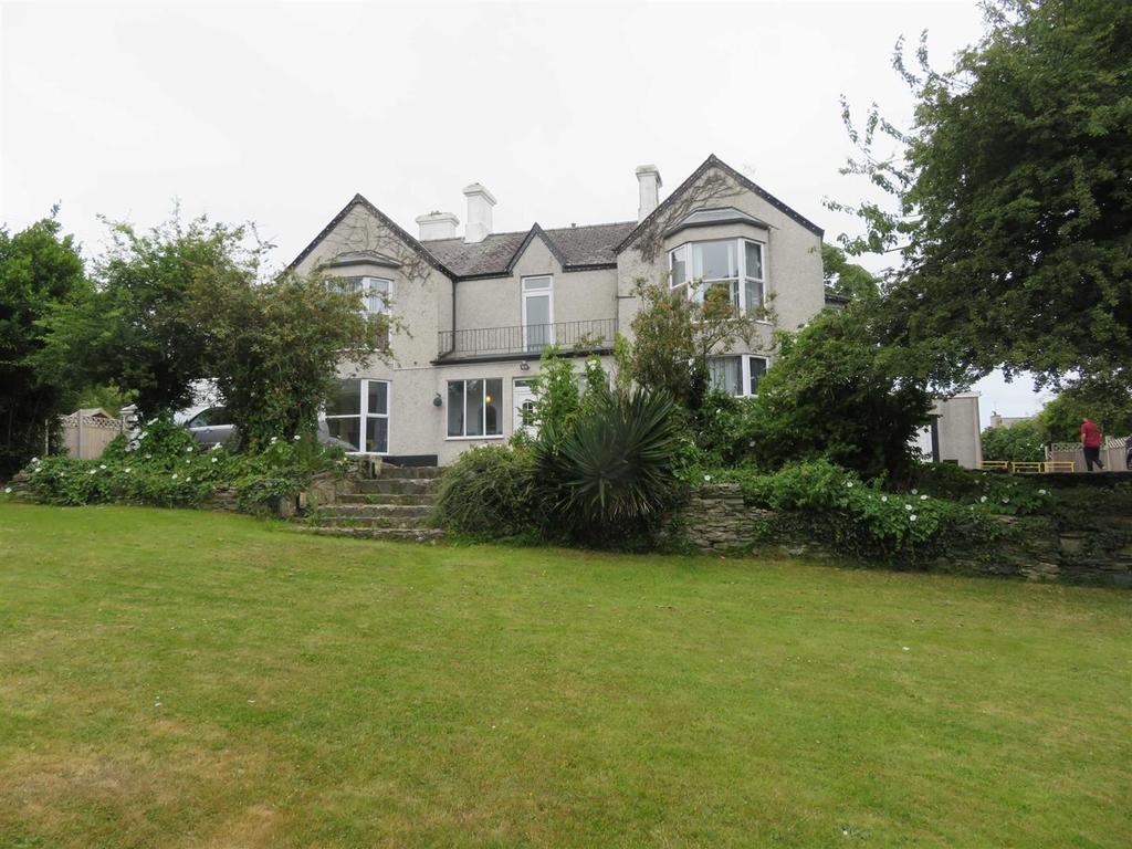 Pentrefelin, Amlwch 7 bed detached house for sale £475,000