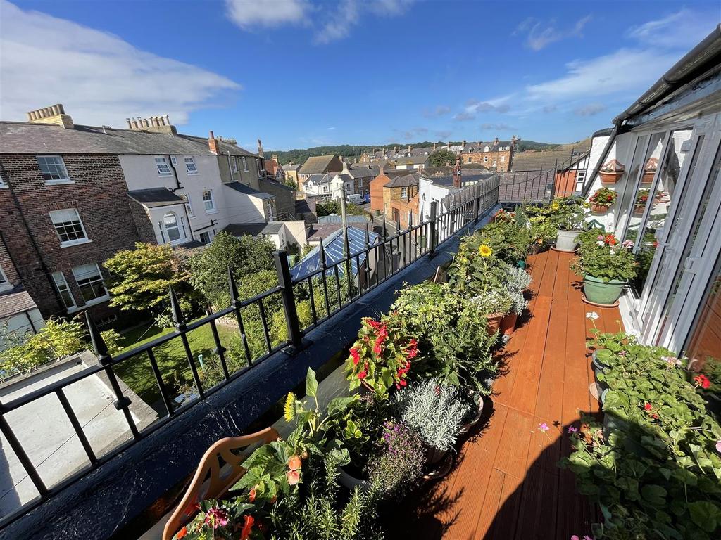 Royal Crescent Lane, Scarborough, YO11 2RL 1 bed flat £100,000