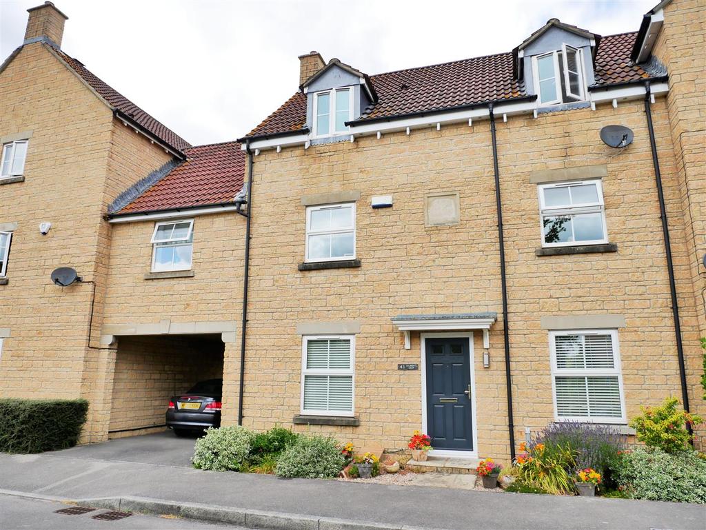 Salmons Leap, Calne 4 bed semidetached house £415,000
