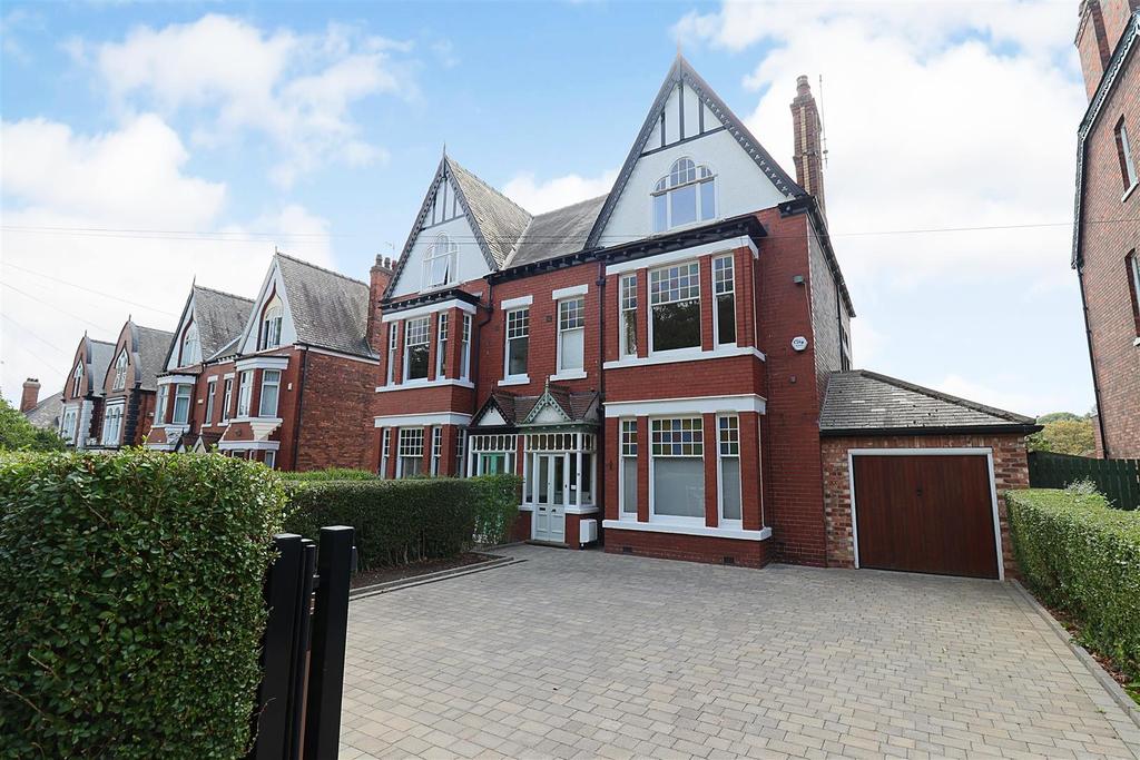 Ferriby Road, Hessle 6 bed semidetached house £530,000