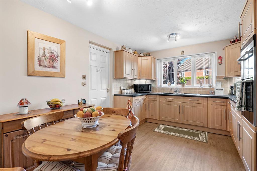 Sandles Road, Droitwich 4 bed detached house £425,000