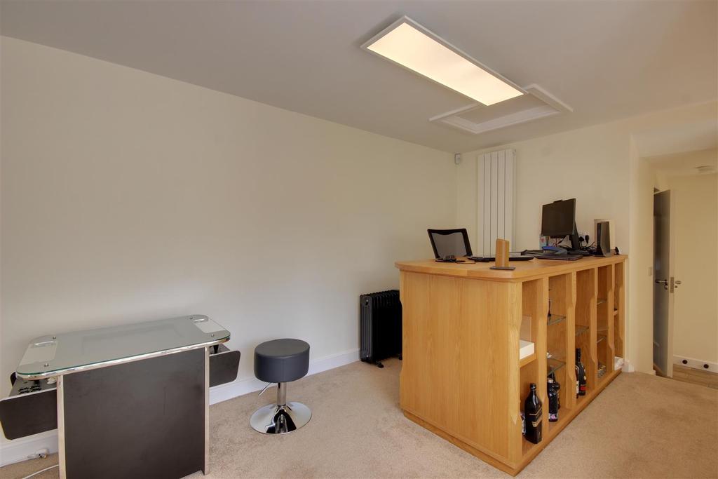 Study/Bar/Day Room
