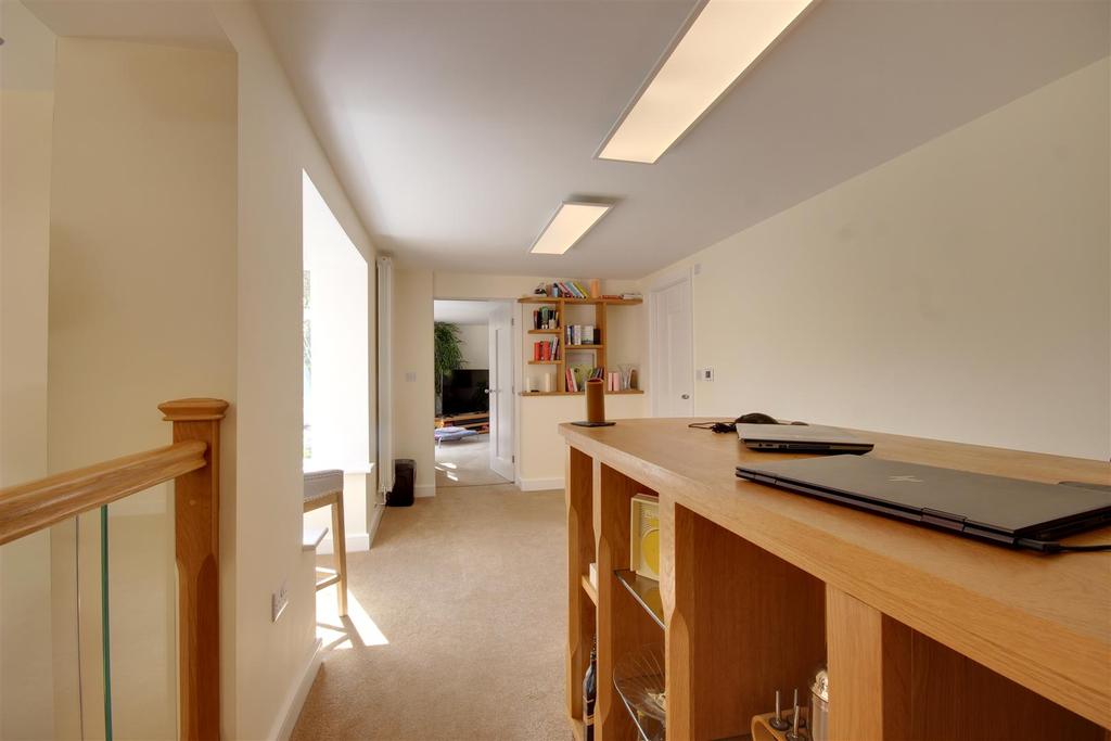 Study/Bar/Day Room