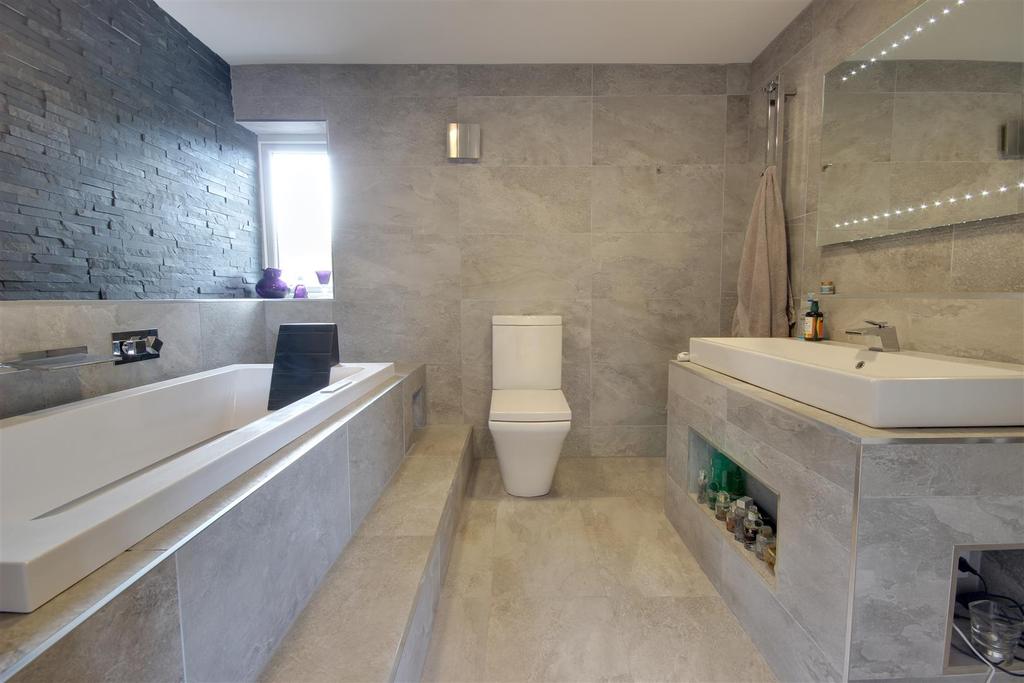 En-Suite Bathroom