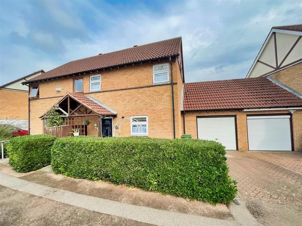 Chepstow Drive, Bletchley, Milton Keynes 4 bed semidetached house £