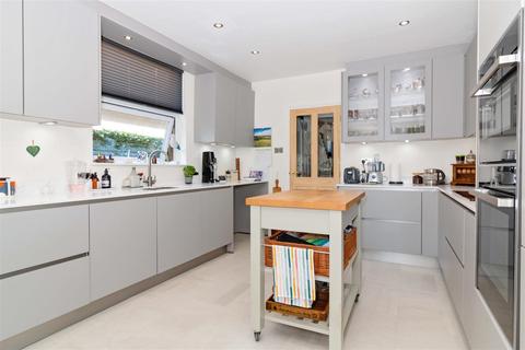 103 Rectory Road, Worthing, BN14 7PG