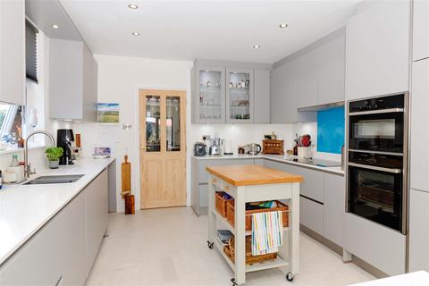103 Rectory Road, Worthing, BN14 7PG