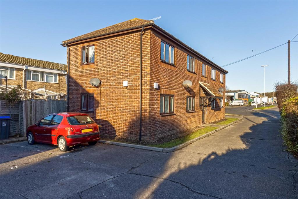 Brougham Walk, Worthing 2 bed flat £210,000