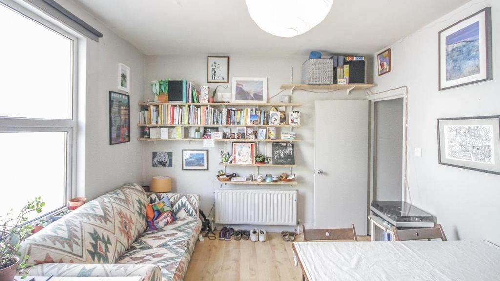 Pylle Hill Crescent, Totterdown, Bristol, BS3 1 bed flat for sale £