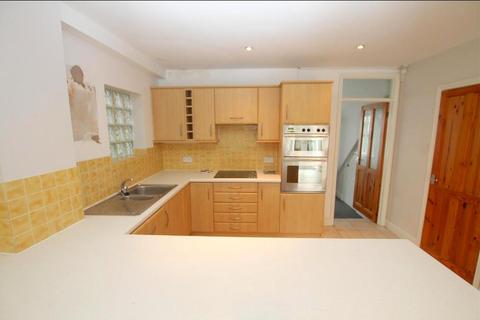 3 bedroom semi-detached house to rent - West Street, Leigh On Sea, Essex