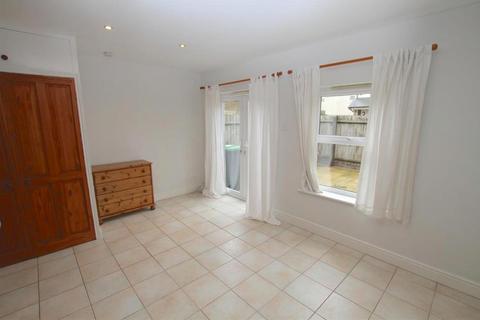 3 bedroom semi-detached house to rent - West Street, Leigh On Sea, Essex