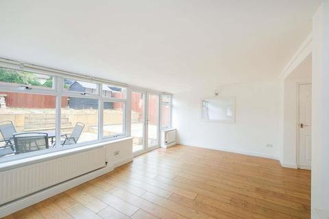 33 Crossbow Road, Chigwell, IG7 4EY