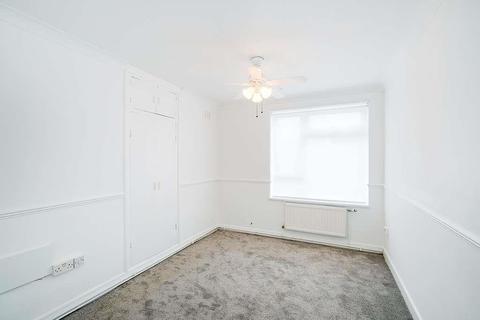 33 Crossbow Road, Chigwell, IG7 4EY