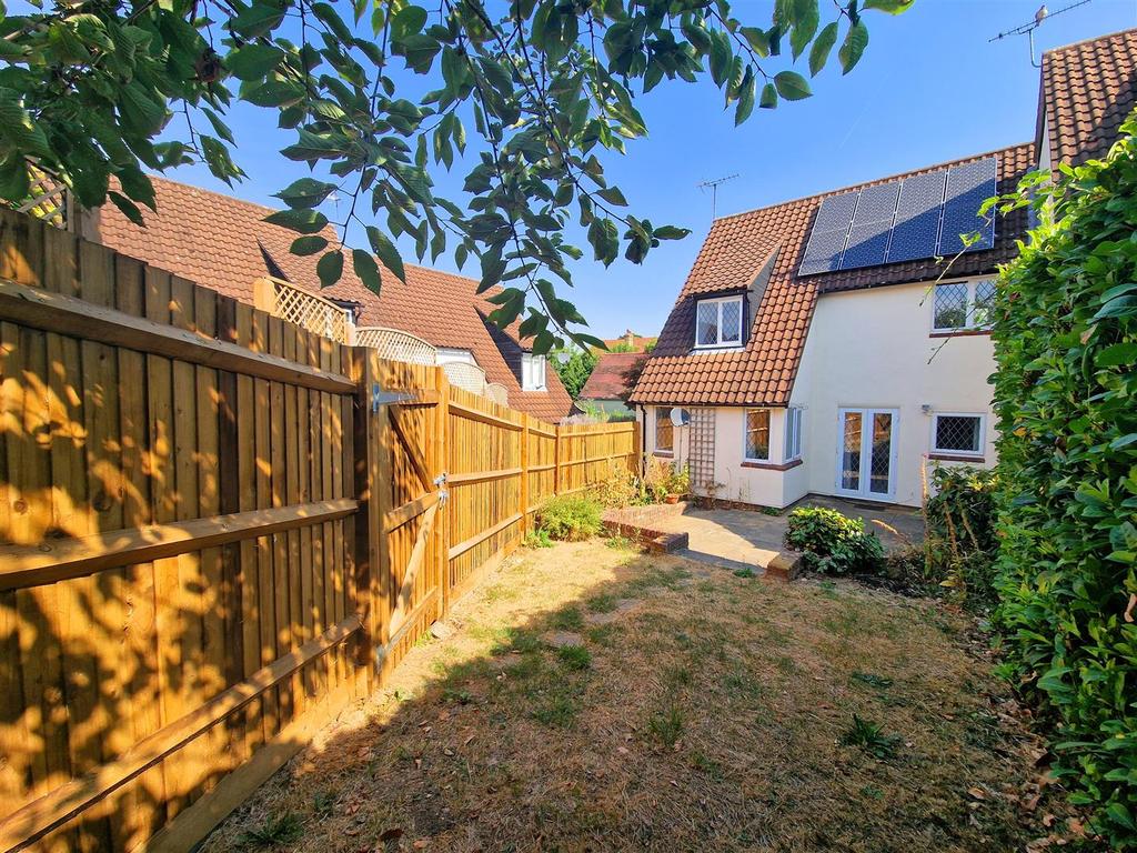 Chipperfield Road, Bovingdon, Hemel... 3 bed semidetached house £500,000