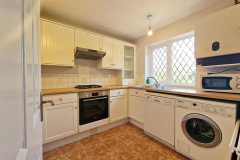 2 Chipperfield Road, Bovingdon, Hemel Hempstead, HP3 0JN