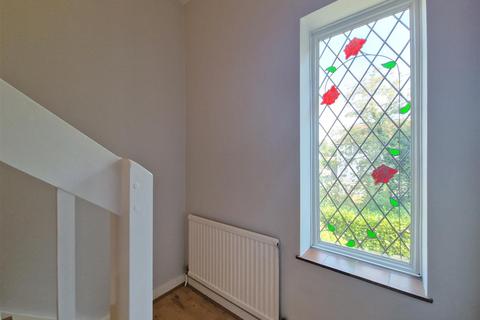 2 Chipperfield Road, Bovingdon, Hemel Hempstead, HP3 0JN