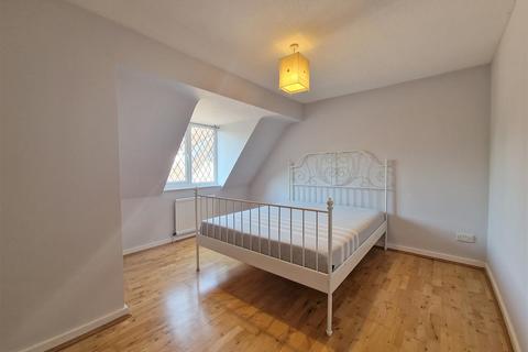 2 Chipperfield Road, Bovingdon, Hemel Hempstead, HP3 0JN