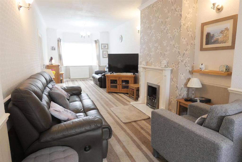 Marshall Grove, Great Barr, Birmingham 3 bed semidetached house £270,000
