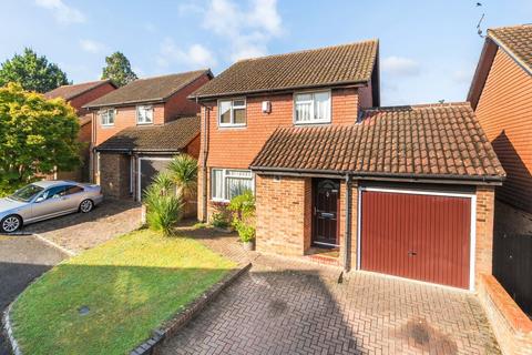 3 bedroom detached house for sale, Alloway Close, Woking, GU21