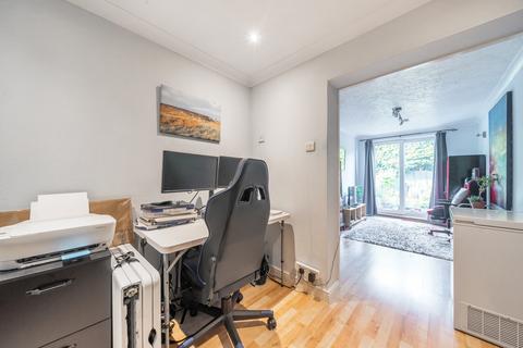 3 Alloway Close, Woking, GU21 3HY