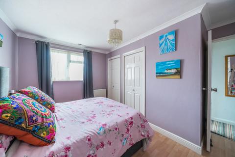 3 Alloway Close, Woking, GU21 3HY