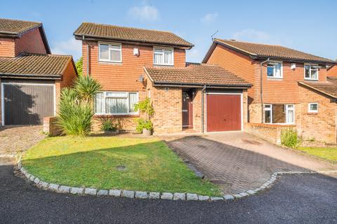 3 Alloway Close, Woking, GU21 3HY