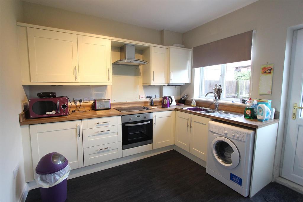 Westgate Crescent, Darlington 2 bed semidetached house £650 pcm (£