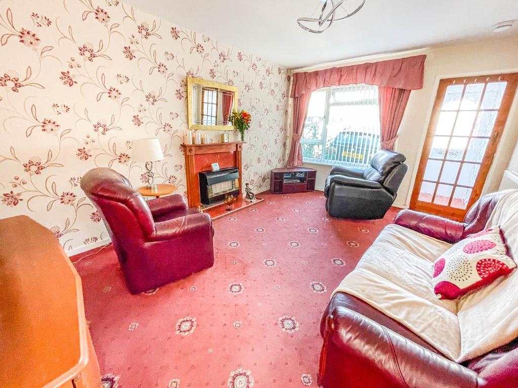 Leafield Close, Coventry 3 bed semidetached house £255,000