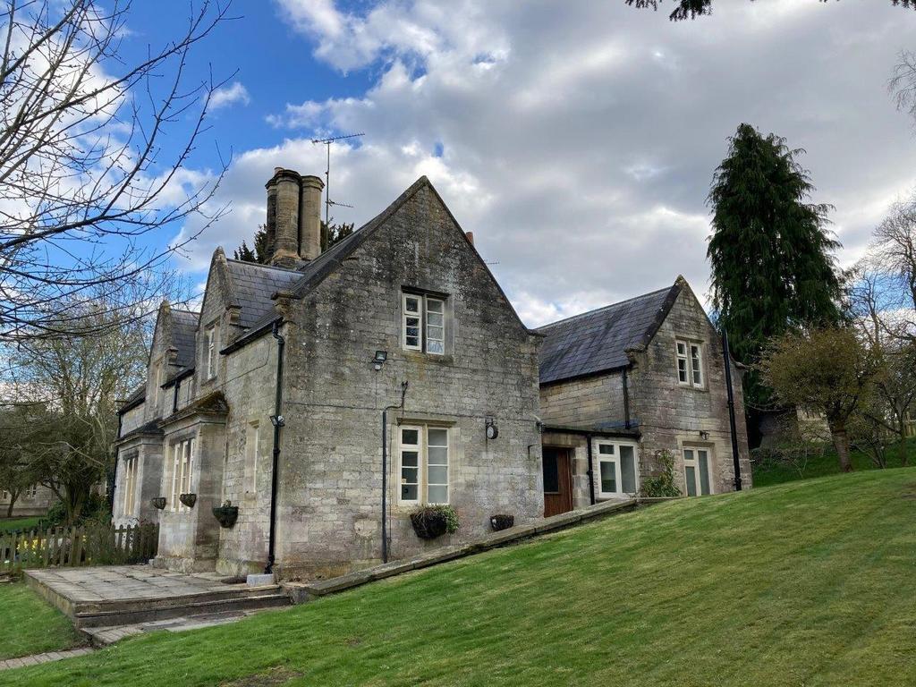 4 Main Street Side Aspect 2.jpg