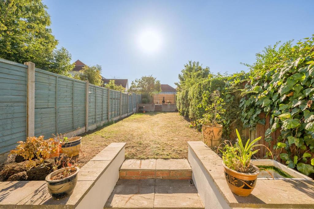 Kings Road, Sedgley 2 bed terraced house £170,000