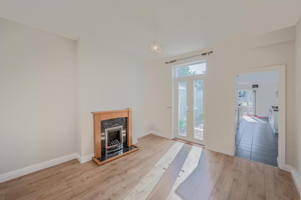 Kings Road, Sedgley 2 bed terraced house £170,000