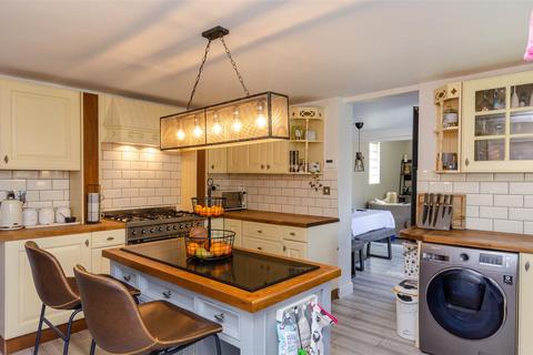 46 Hull Road, Withernsea, HU19 2EG