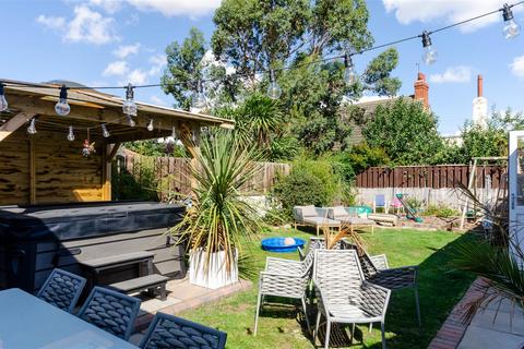 46 Hull Road, Withernsea, HU19 2EG