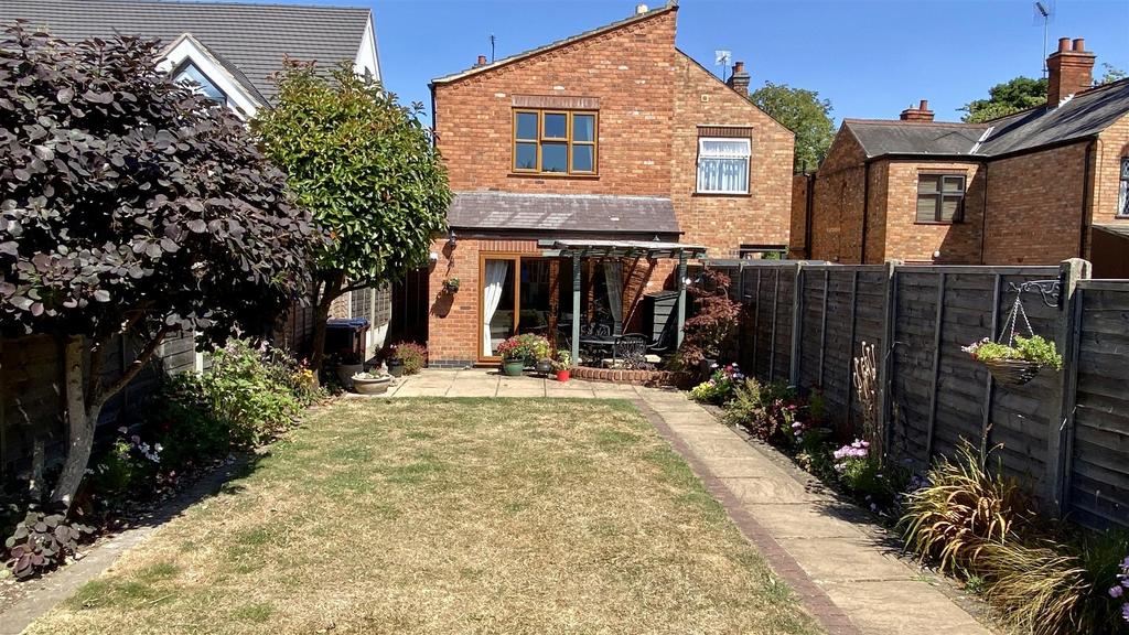 Lutterworth Road, Burbage, Hinckley 4 bed semidetached house £350,000