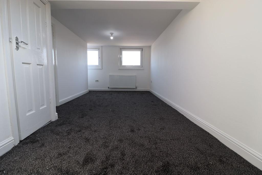 Johnston Street, Blackburn, BB2 2 bed £525 pcm (£121 pw)